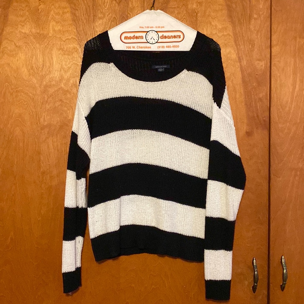 American Eagle- Oversized Sweater- Black and white